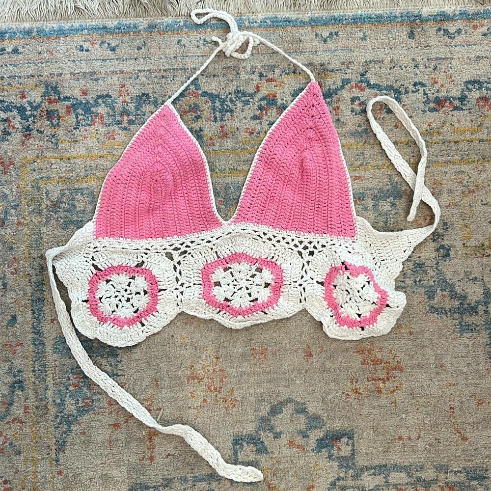 Pink and white crochet crop top from Costa Rica. Size small/XS. 🩷🤍